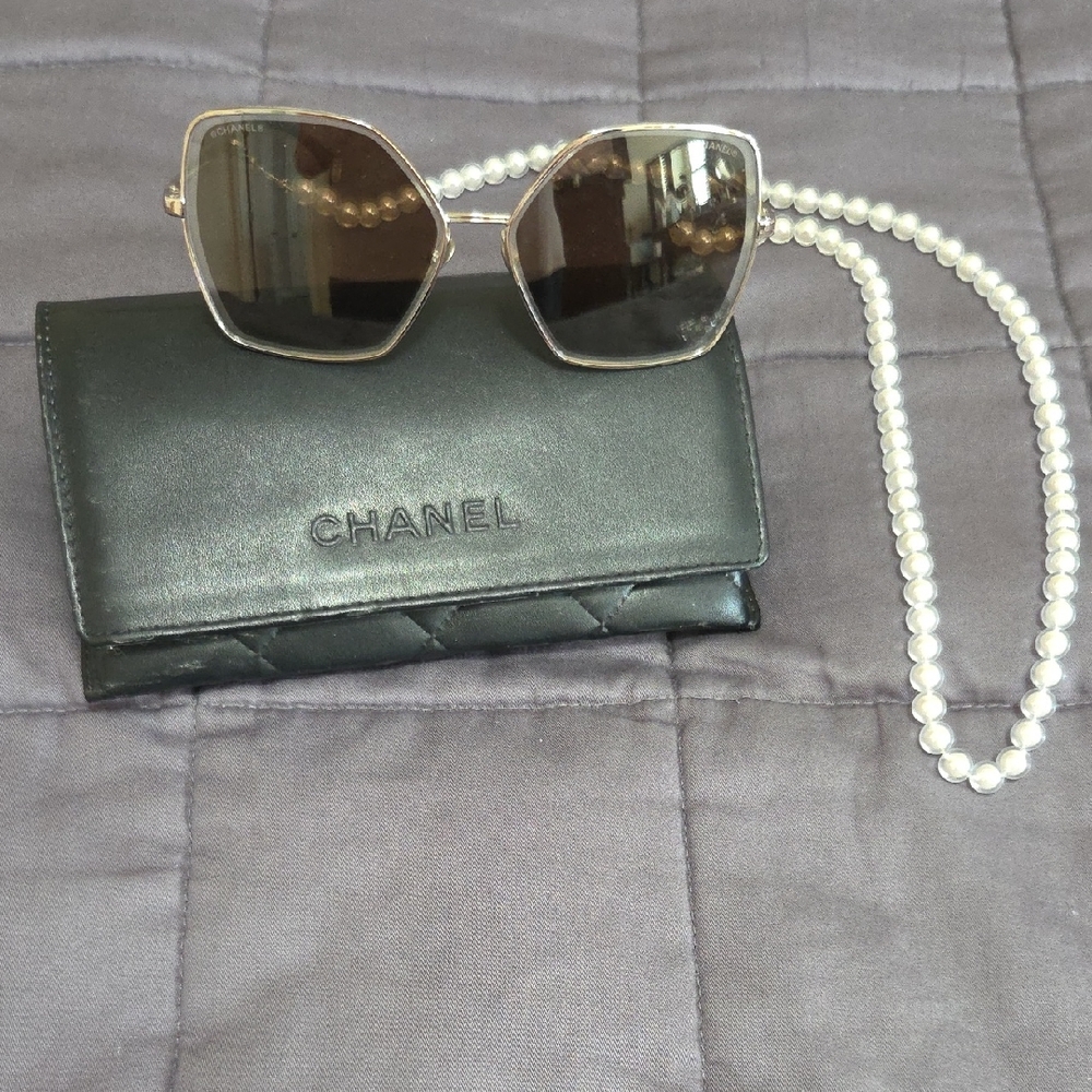 CHANEL Sunglasses with Pearl Chain and Black Case